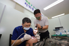 박윤규 치과원장, 육군8군단 방문 직업 군인의 꿈 대신 꾸준한 봉사·기부