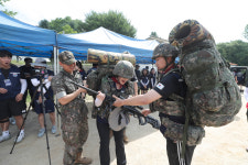 뚜벅뚜벅, 호국의 길 걸어나갔다… 성큼성큼, 존경·감사 가까워졌다