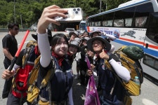 뚜벅뚜벅, 호국의 길 걸어나갔다… 성큼성큼, 존경·감사 가까워졌다