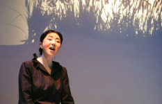 그녀의 모노드라마가 다시 시작된다