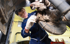 영하의 날씨 무색…동절기 차량 정비 기술 겨뤄