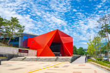 영화로운 봄볕 한 줌…별빛 한 톨… 어린 왕의 꿈속을 거닐다