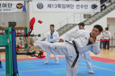 특전대원 필살기 거침없이 날리다