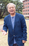에밀 타케 신부 업적 조명에 나선 정홍규 신부