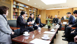 개성공단기업 비상대책위, 김희중 대주교와 면담