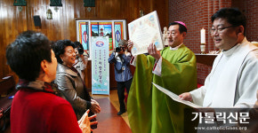한국 미바회 수원지부, 선교차량 8대 전달