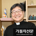 고 이태석 신부와 한 달 함께 지냈던 추억 책으로 엮은 박진홍 신부