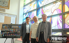 서울 상봉동본당 설립 50주년 기념 스테인드글라스 ‘빛의 이야기’ 완성