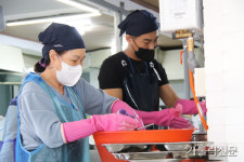 춘천교구 무료 급식소 ‘한삶밥집’ 운영 첫날