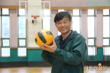 소화초교 체육 교사 송희동씨 체육처럼 즐거운 신앙, 학생들에게 알려줘야죠”