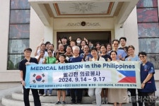 열대 폭염도 막지 못한 사랑의 진료, ‘가슴은 몸보다 뜨거웠다’