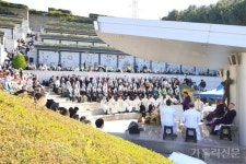 지상에 남겨진 우리…먼저 떠난 이들 위해 기도를