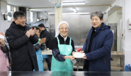 대구대교구장 조환길 대주교 등 사제단, 무료급식소 ‘요셉의집’ 배식 봉사