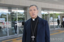문창우 주교, ‘모자보건법 개정 반대’ 국회 항의 방문