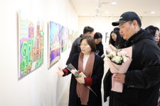 “음지 밝혀 온 희망의 반세기…장애 미술작가들 비추다”