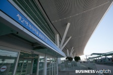  [르포]원통속으로 쏙~ 더 빠르고 편해진 인천공항 T2  