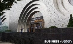 [르포]과천 푸르지오 써밋…강남엔 물량 없다, 일단 잡아야