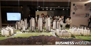 [르포]과천 푸르지오 써밋…강남엔 물량 없다, 일단 잡아야