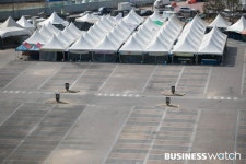 [포토]모란시장, 코로나19 여파로 5년만에 휴장