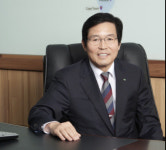 [더벨]고생 끝 행복 시작…코스메틱 제국 창립기