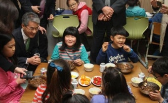 이성애 이어 충암고 교감 급식비 논란…度 넘은 어른들 막말에 동심 멍든다