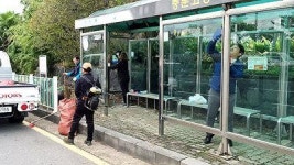 중문동 승차대 22곳 불법광고물 제거