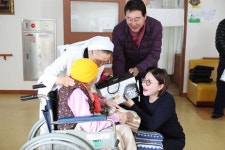 이충희·최란 부부 성요셉 요양원 위문