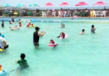 [건강 바로알기]안전한 물놀이… 충분한 준비운동부터