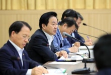 휴가 안 가는 거 자랑 아냐, 간부들부터 모범보여야