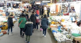 설 앞둬 뛰는 물가 손님도 상인도 울상