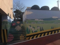 새봄에 청사 벽화로 환해진 동홍동