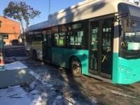 폭설에 멈춘 저상전기버스 이유 있었다