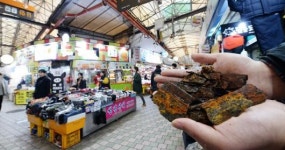 천장에서 물새다 이젠 쇳조각까지…