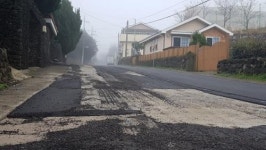 1년간 학교·마을 진입도로 비포장…이유는 더 황당