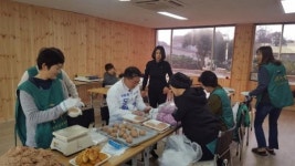 양창인 위미1리 새마을부녀회 떡갈비 만들기 참여