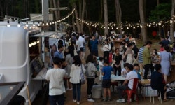 먹고~즐기고~… 수목원길 푸드트럭 야시장