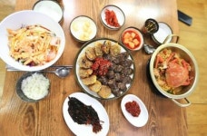 볼거리와 먹거리 가득한 속초 여행…갯배 타고 순대 맛보는 아바이마을 맛집