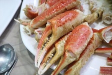 ‘비치대게직판장’, 속초 동명항 맛집으로 알려져…여행의 풍미↑