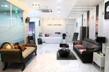 [칼럼] 탈모 치료를 위해 전문 피부과 의료진 통해 모발이식 받아야