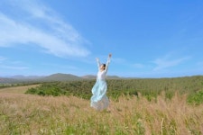 오름의 사계절 닮은 제주인의 생애