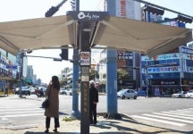 폭염 앞둬 태양광 이용 스마트 그늘막 설치