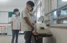 제주 남녕고등학교에 휴대전화 살균기 등장