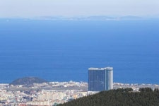 드림타워 뒤로 보이는 추자도와 진도