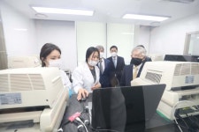 코로나 공포 확산...씨젠 · 수젠텍 등 진단시약 관련주 장중 급등