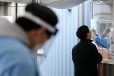 장중 코로나주...일동제약 · 바이오리더스 껑충 vs 씨젠 · 제넥신 하락