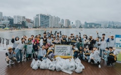 KB국민은행, 부산 광안리서 플로깅 행사 실시