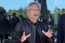 'AI 대부' 엔비디아 젠슨 황 CEO, 대만 도착