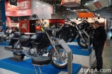 국내 제조사의 자존심 S&T모터스, GD250R 공개