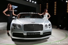 벤틀리 플라잉스퍼 V8 상륙 “507마력 궁극의 럭셔리”