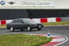 BMW, 23년 추억 담긴 올드카 드라이빙 센터 전시